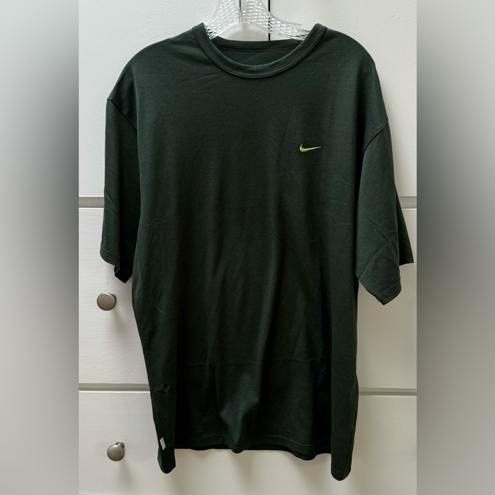 Men’s dark green Nike Dri-FIT teeshirt in Size M
